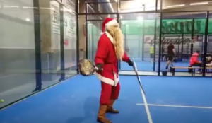 Babbo Natale è un giocatore di padel