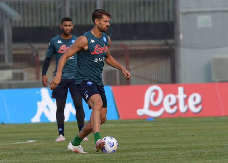 Fernando Llorente gioca a padel senza mascherina, il Napoli lo multa 60.000 euro