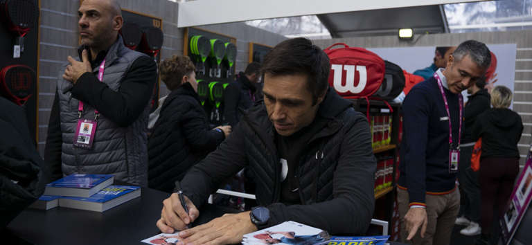 Bagno di folla per Belasteguin allo stand Wilson